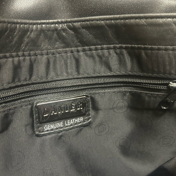 Danier MINT new as possible Black Leather Messenger/crossbody bag ultra soft - Picture 6 of 16